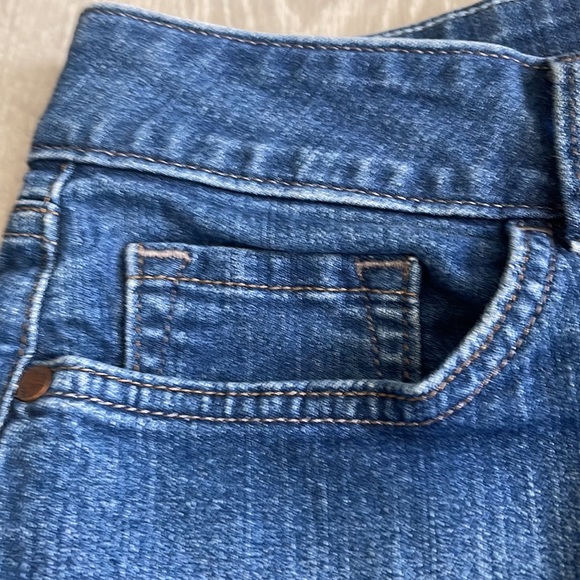 LEE - Picture 3 of 7